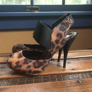 ❤️Simply Vera animal print heels